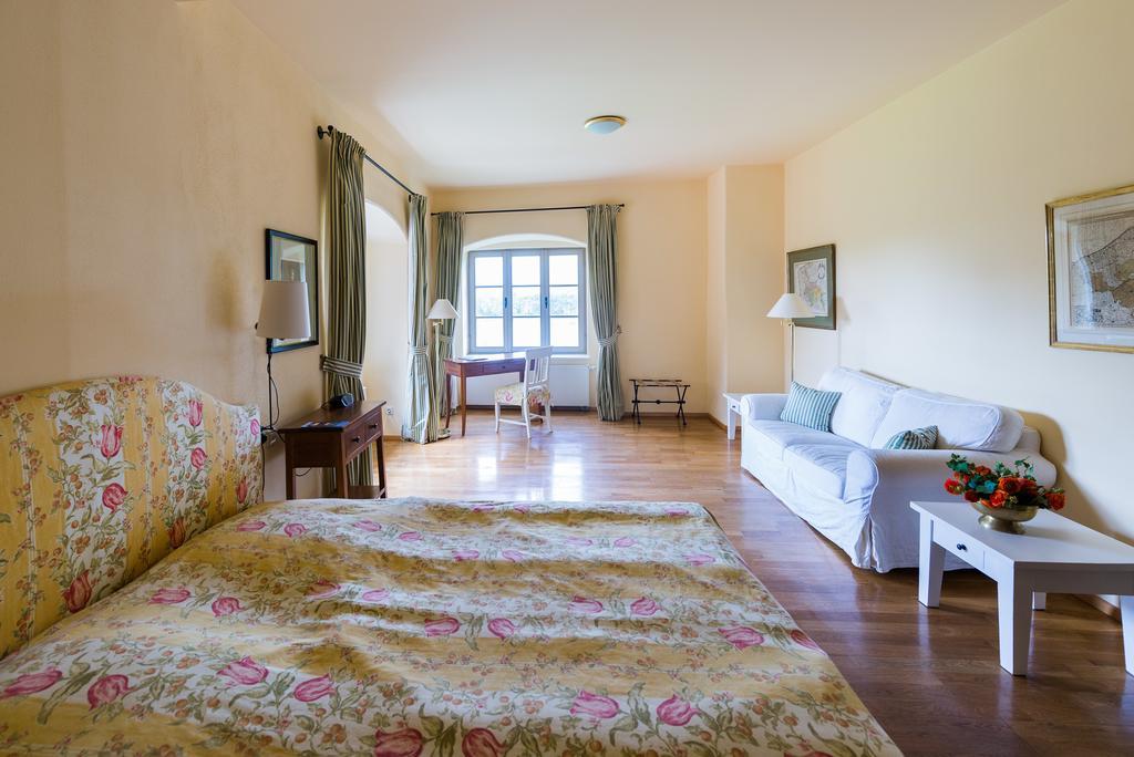Hotel Schloss & Gut Ulrichshusen Rom bilde